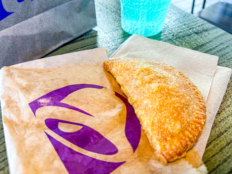 taco-bell-caramel-apple-empanada-kcl-7