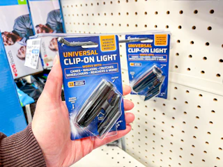 cvs-strongarm-universal-clip-on-light-1