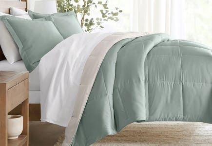 Linens & Hutch Comforter Set