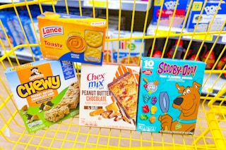 quaker, chex mix, betty crocker, lance products in dollar general shopping cart