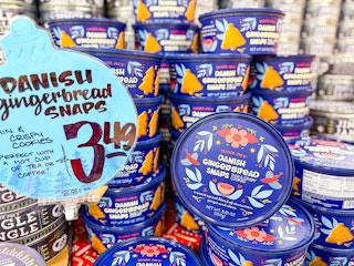 trader-joes-danish-gingerbread-snaps-2