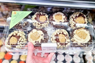 hand holding a pack of dubai chocolate cupcakes