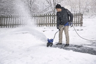 The-Home-Depot-Westinghouse-electric-snow-shovel-1