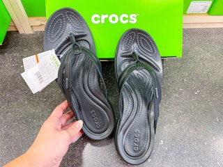 crocs slip on slides