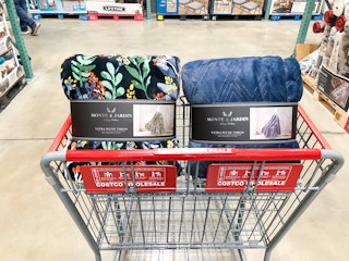 costco monte and jardin ultra plush throw dec 2022 1670236174 1670236174