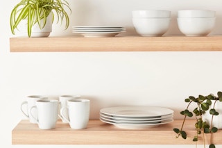 Amazon Basics 16-Piece Porcelain Kitchen Dinnerware Set on a floating shelf.