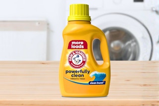 Arm & Hammer Powerfully Clean Laundry Detergent (lifestyle image)
