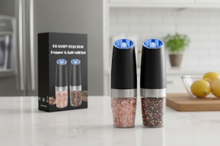 a salt and pepper mill set
