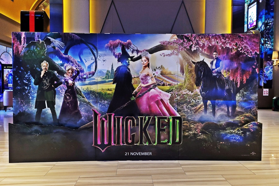 wicked-movie-poster