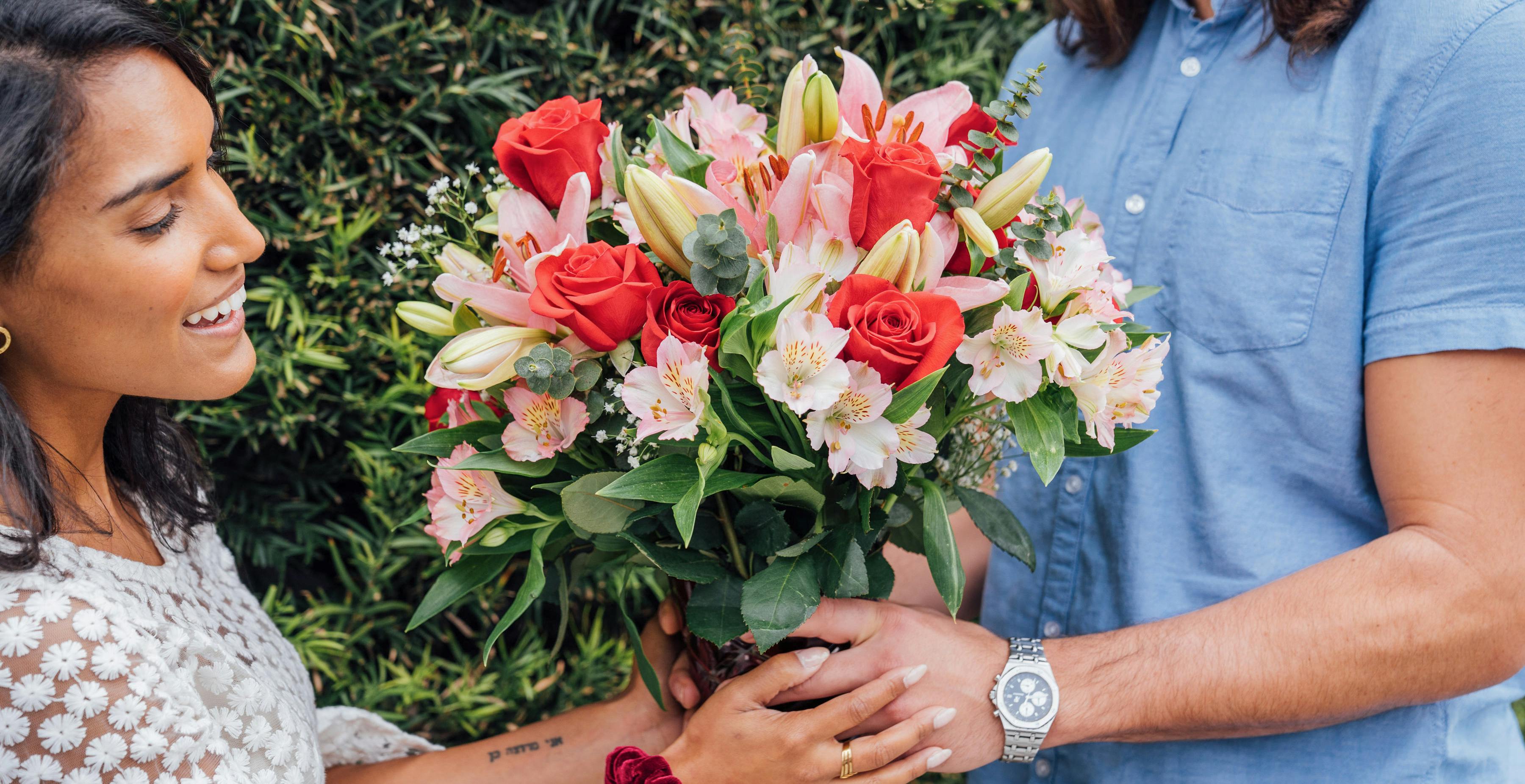 Here's Where to Get Flowers Under $30 With Free Delivery