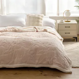Cozy Sherpa Bed Blanket