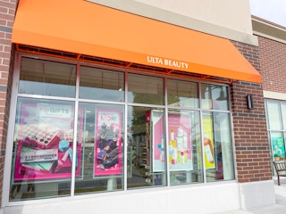 ulta black friday storefront 2021 2 1637016154 1637016154
