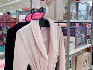 ulta-black-friday-sale-2020-free-robe-or-throw