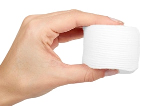 amazon-basics-cotton-rounds-feature