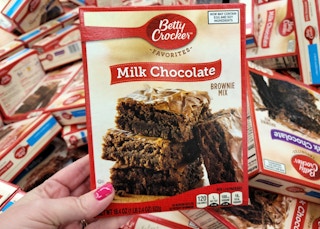 hand holding a box of betty crocker brownie mix
