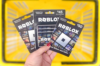 hand holding roblox gift cards