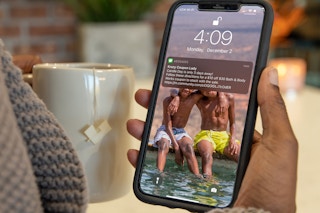 someone on a phone with KCL text alert