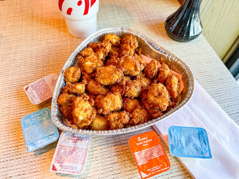 chick-fil-a-valentines-day-heart-tray-chicken-nuggets-kcl-17