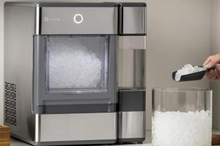 nugget style ice maker on a counter