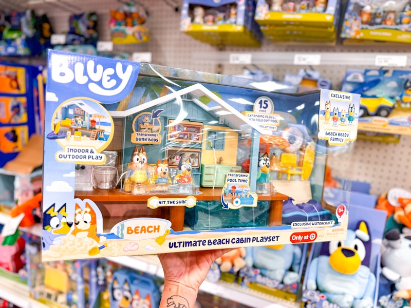 bluey-ultimate-beach-cabin-playset-target-3