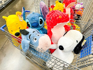 walmart-jumbo-plush-toy-black-friday-2025-kcl-4