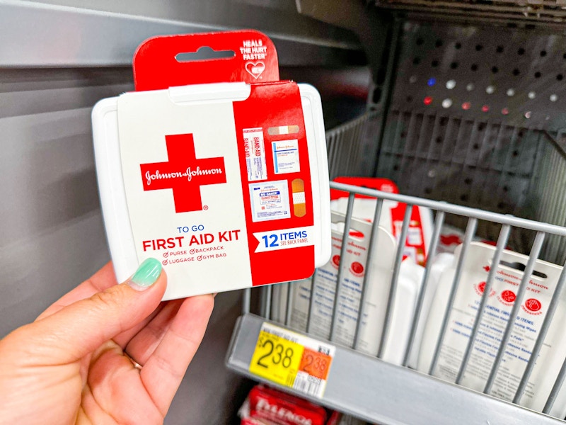 johnson-and-johnson-first-aid-travel-kit-walmart-3