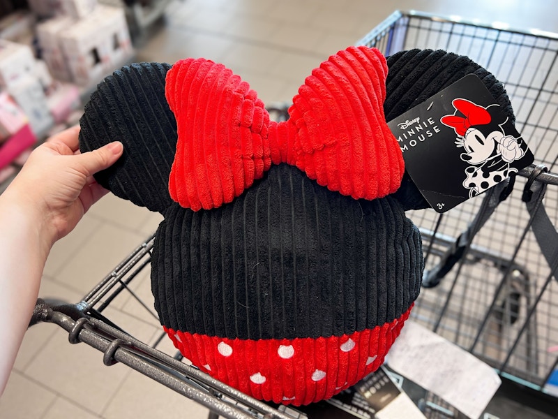 aldi-disney-finds-minnie-pillow-kcl