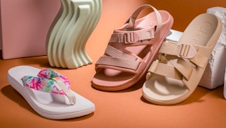 zulily-chaco-sandals-feature-photo-2022-4