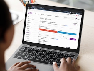 Someone looking at the Zulily refer a friend information webpage