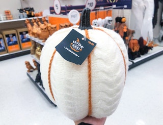 target-hyde-and-eek-white-cable-knit-pumpkin-2021-2