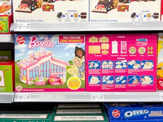walmart-Create-a-Treat-Barbie-Cookie-Dreamhouse-Kit-kcl-2
