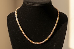 a tri color chain