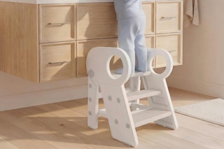 Child using the Baobrava Foldable Step Stool for Toddlers to brush his teeth.