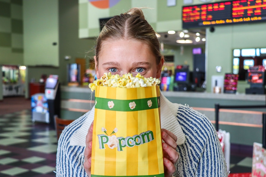 national-popcorn-day-model-popcorn-regal-kcl