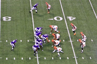 Baltimore Ravens vs Cincinnati Bengals NFL football players on the field