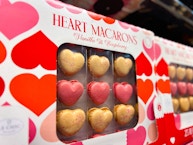 Le Chic Patissier Heart Macaron