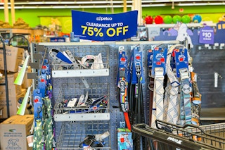 petco-clearance-081225-signage-and-rack