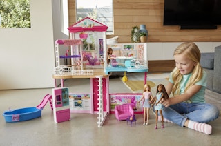 walmart-barbie-dollhouse-and-furniture-set-2021