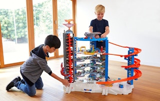 walmart-amazon-hot-wheels-ultimate-garage-playset-2021