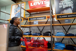 jcpenney-model-kcl-black-friday-deals-levis-jeans-29