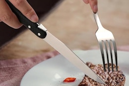 This 6-Piece Steak Knife Set Is Just $5 on Amazon card image