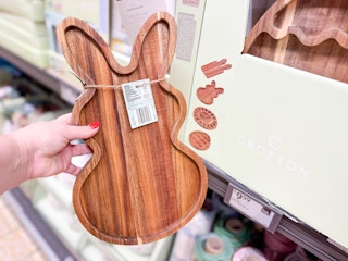 aldi easter acacia wood board 1