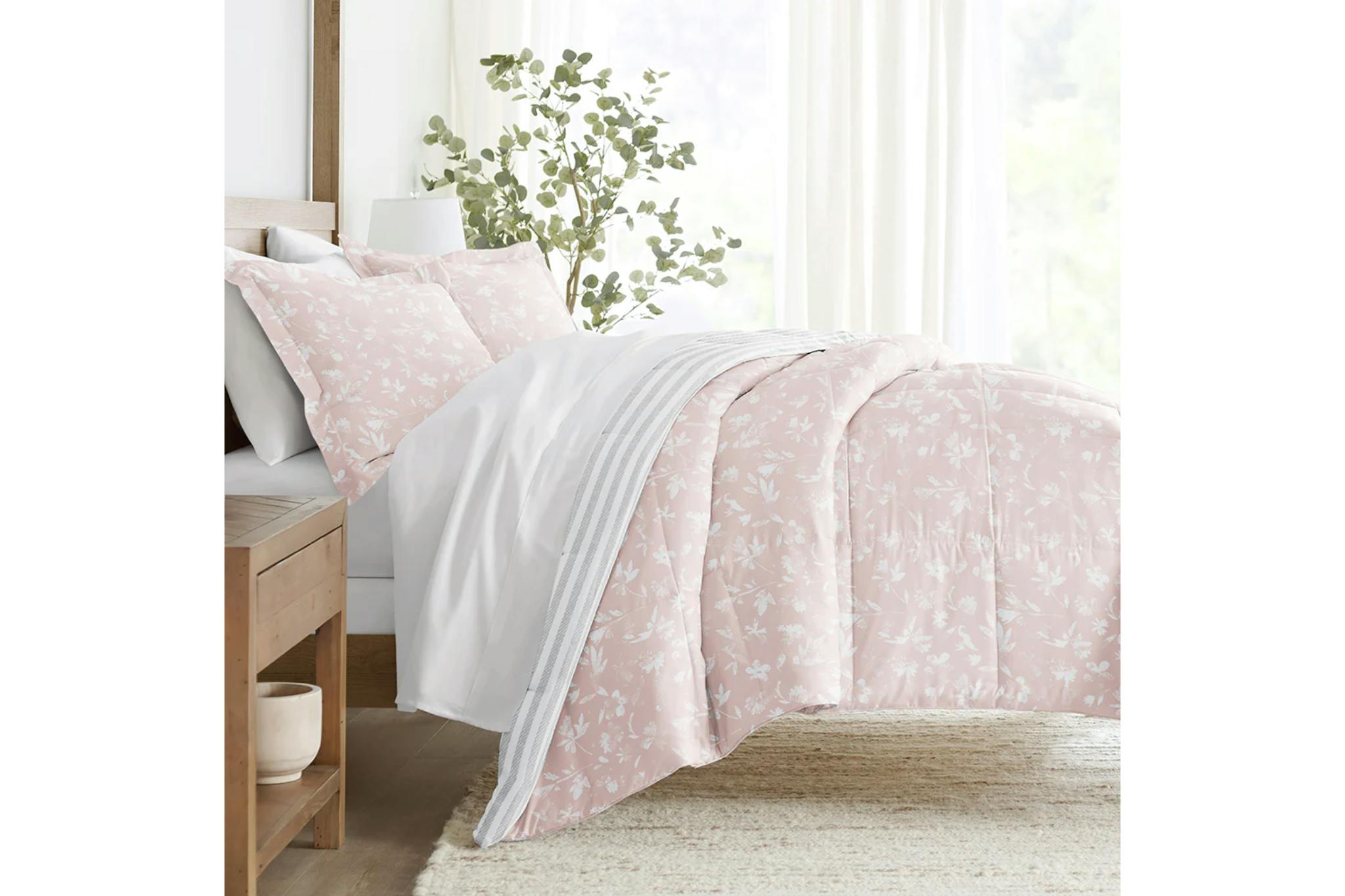 Linens & Hutch Comforter