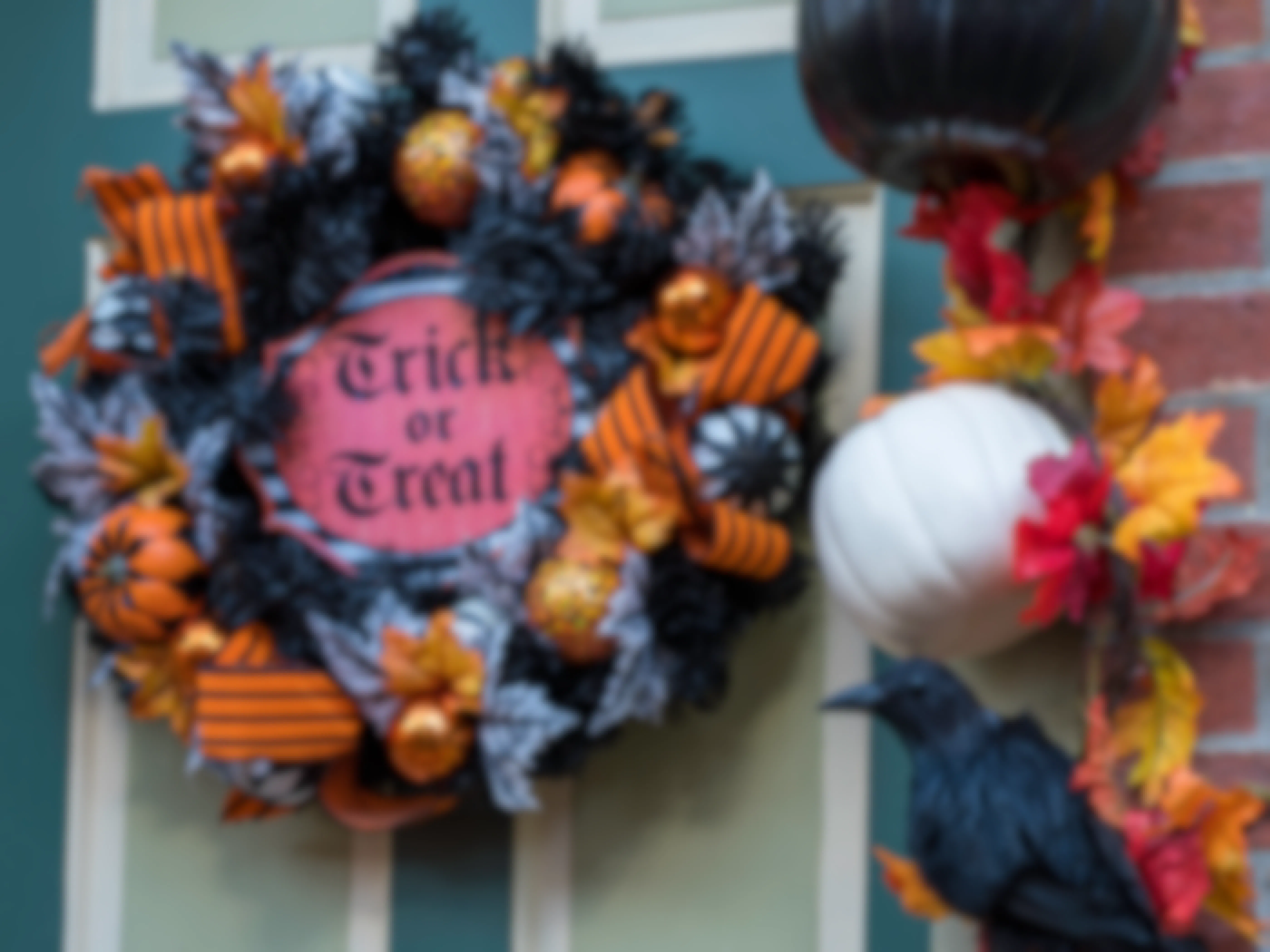 Top 30 Halloween Front Porch Ideas for #FallPorchGoals