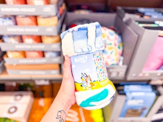 aldi-bluey-travel-blanket