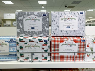 macys-sanders-3-piece-holiday-sheets-2021.5