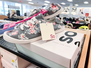 so redwood womens sneakers on top of box