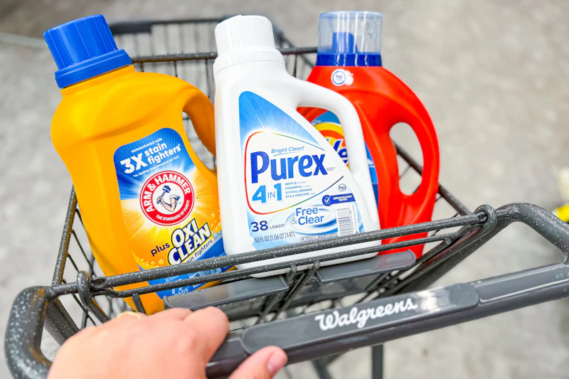 walgreens shopping cart with arm & hammer, purex, and tide