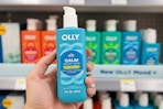 hand holding olly body serum