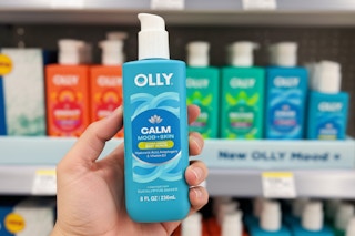 hand holding olly body serum